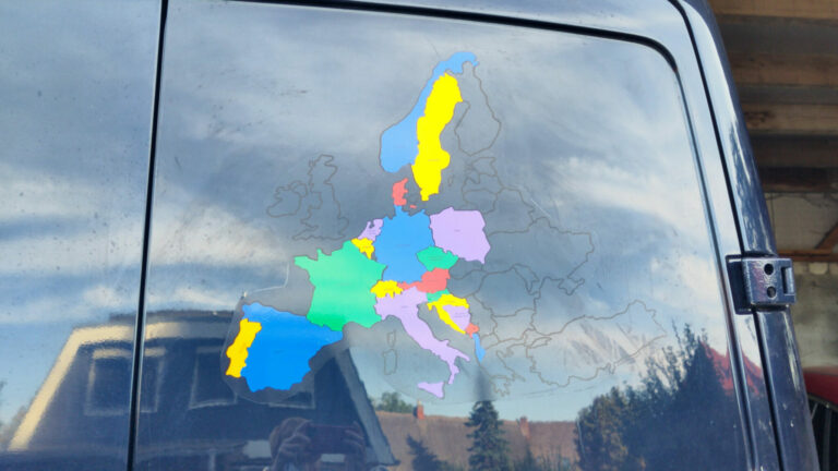 Hinten mit Karte